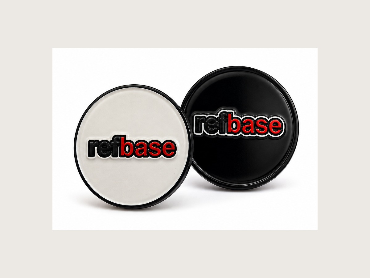 Refbase Original Toss Coin with white and black sides
